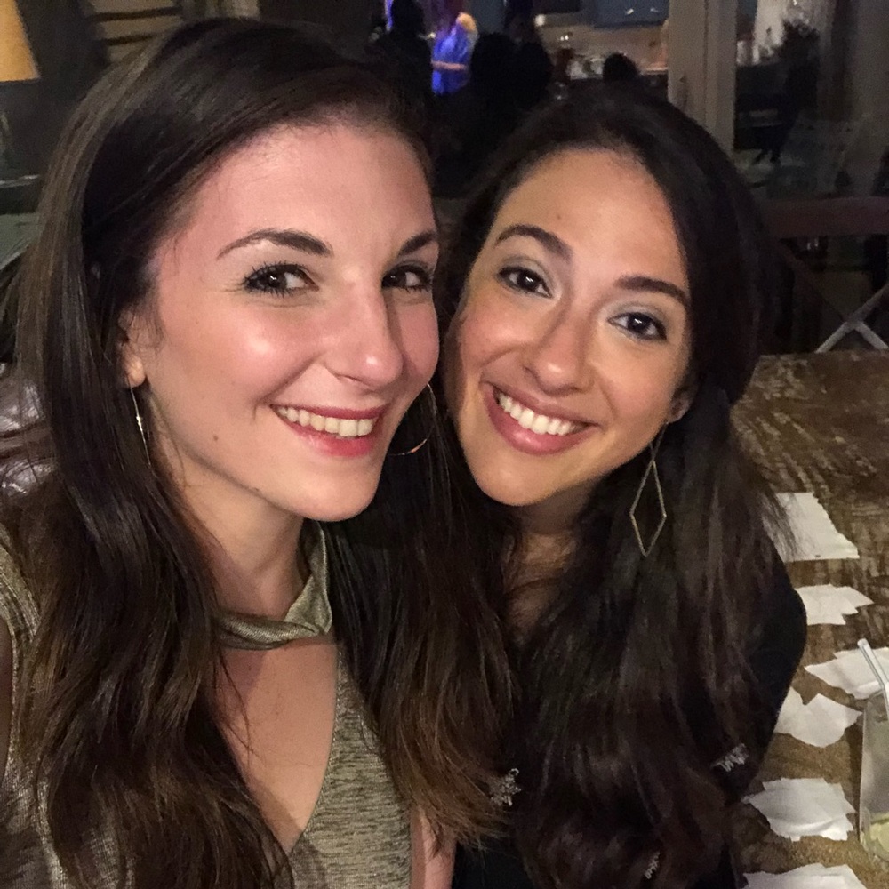 Meet your Poshers, Emily and Alana 👯